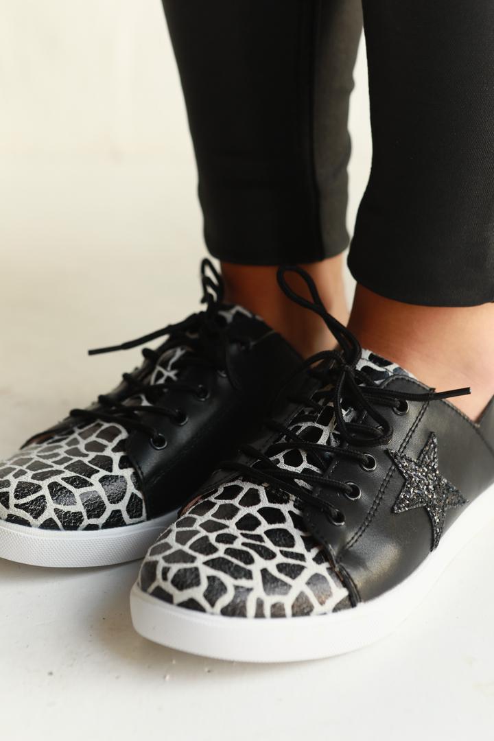 Nicki Black & Black Grey Giraffe